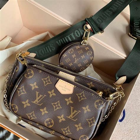 de que material son las carteras louis vuitton|lb purses.